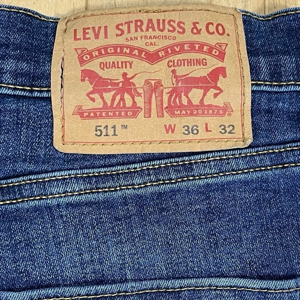 Levis tag size